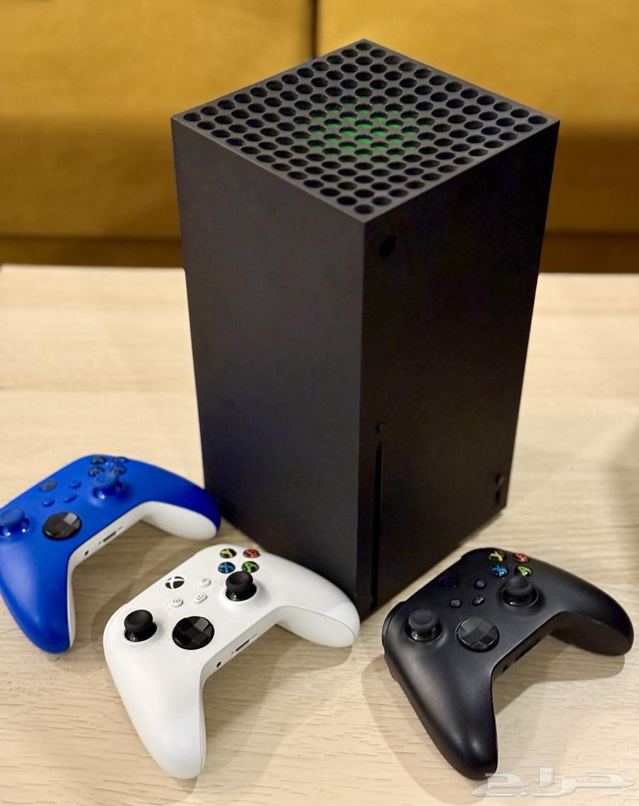 1TB Xbox for sale - very lightly used and very clean63253191558787116