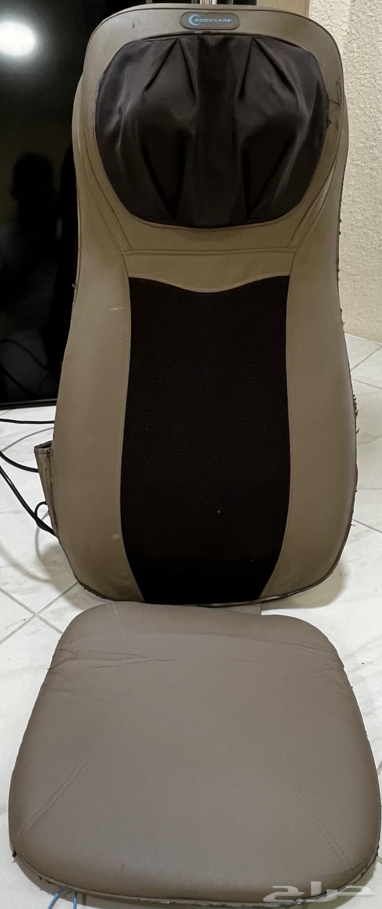 Two massage devices for feet and back63253169537923111