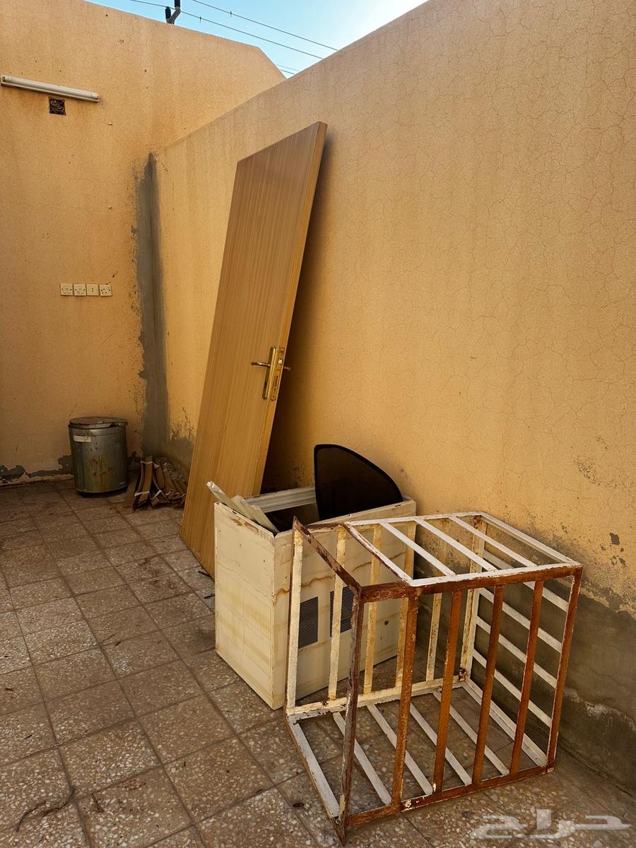 For sale: wooden door and iron mesh air conditioner63251044278275110