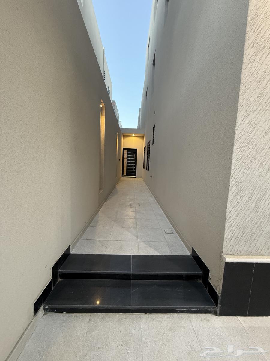 للبيع روف بملحق ارضي حي النزهه خميس مشيط طريق المدينه62885306756225114