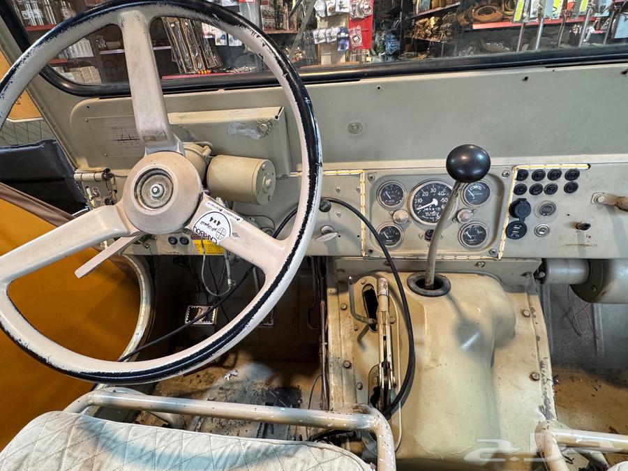 For sale, a Renault car model 197263408665881475114