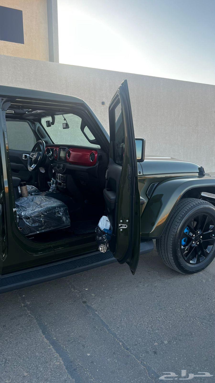 For sale, red desert Jeep634105837112351123