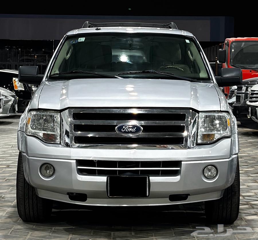 Ford Expedition 2011 short Saudi half-full XLT634063771633951114