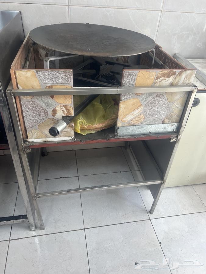 طاوله ستيل عليها مركب ايطالي على السوم شبه جديدة63248962307971112