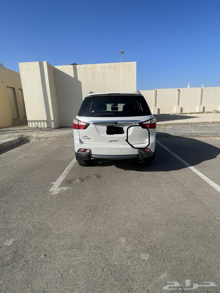 Isuzu pickup truck, model 2016, condition is that the bag must be included, half full, double the price.63379148127362111