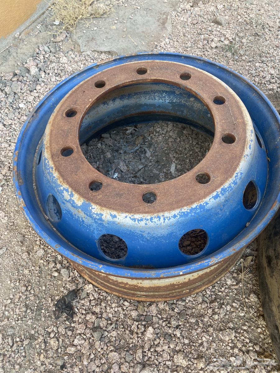 Truck tires and rims, size 22.563369380074114117