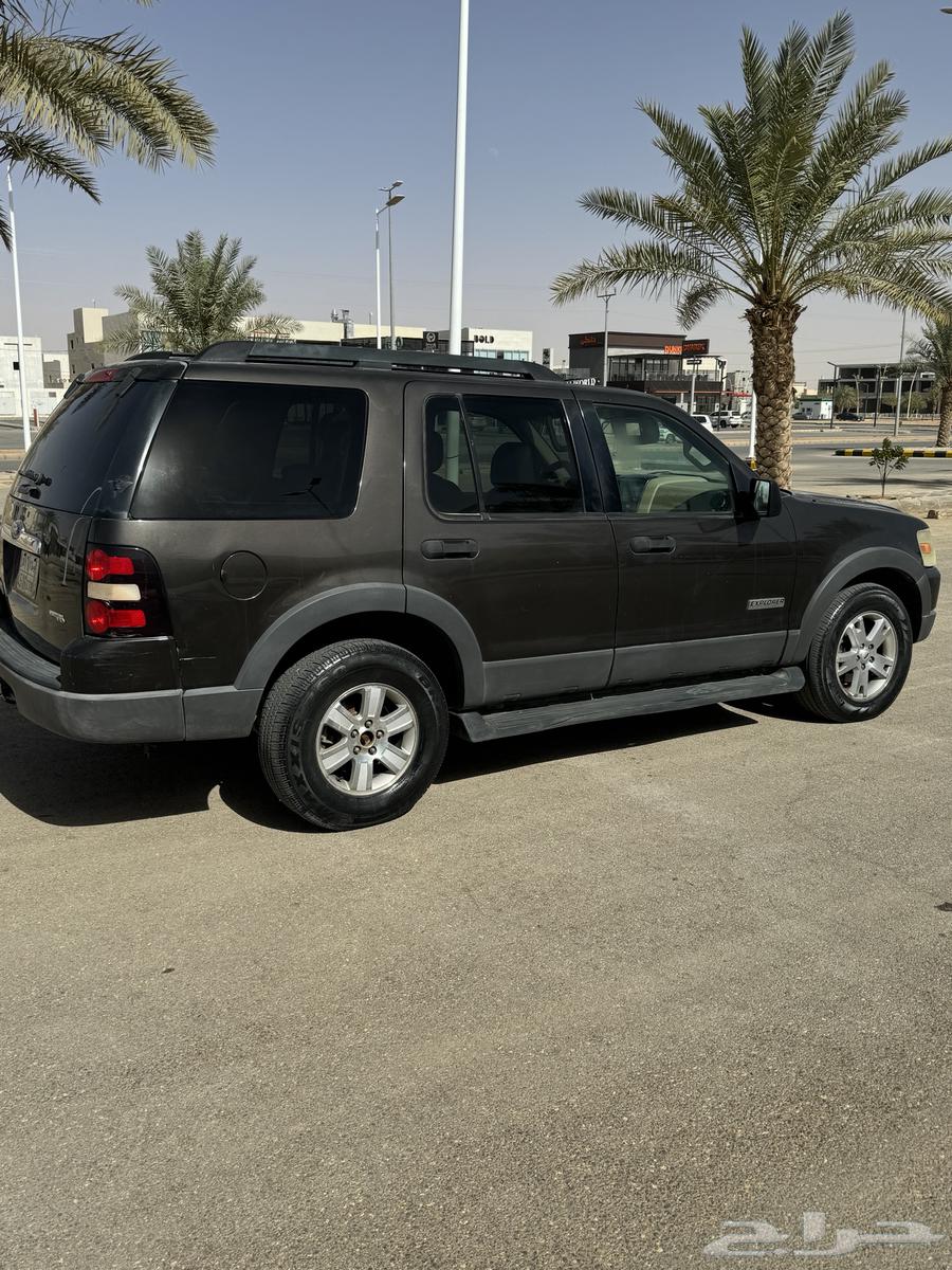 Ford Explorer 2006, engine number is original and has no issues.63366333271681113