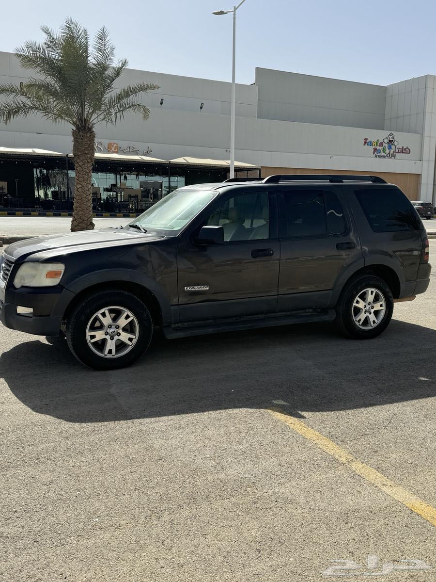 Ford Explorer 2006, engine number is original and has no issues.63366333271681112