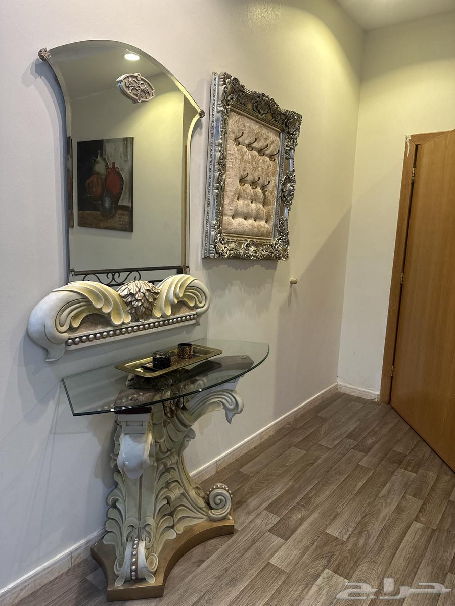 Entrance reception with abaya hanger63240375787651111