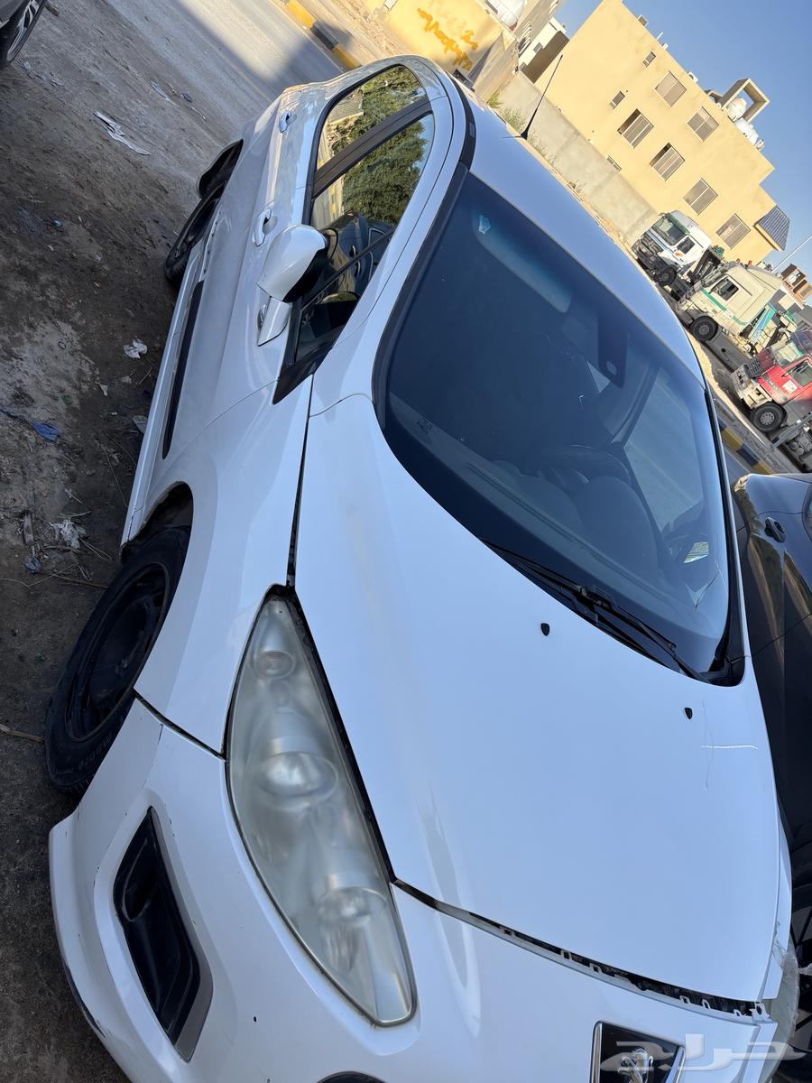 Peugeot 308 needs engine detailing due to heat.63355529772547111