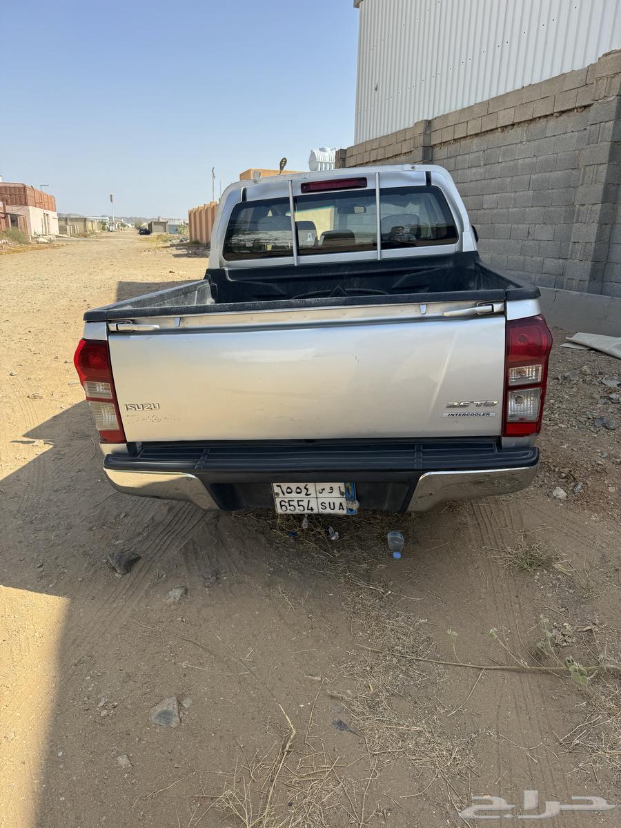I need a 2014 Isuzu model, silver color, for sale633562578952971112