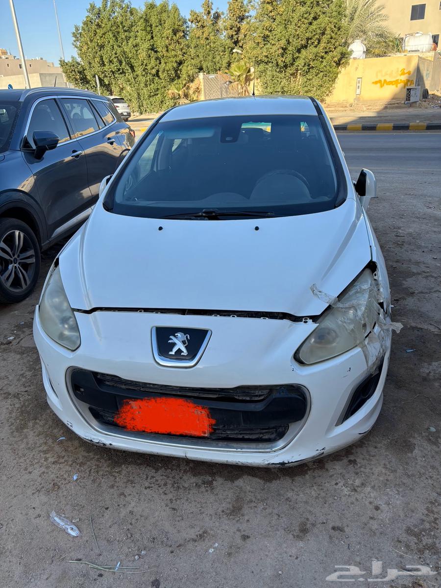 Peugeot 308 needs engine detailing due to heat.63355529772547112