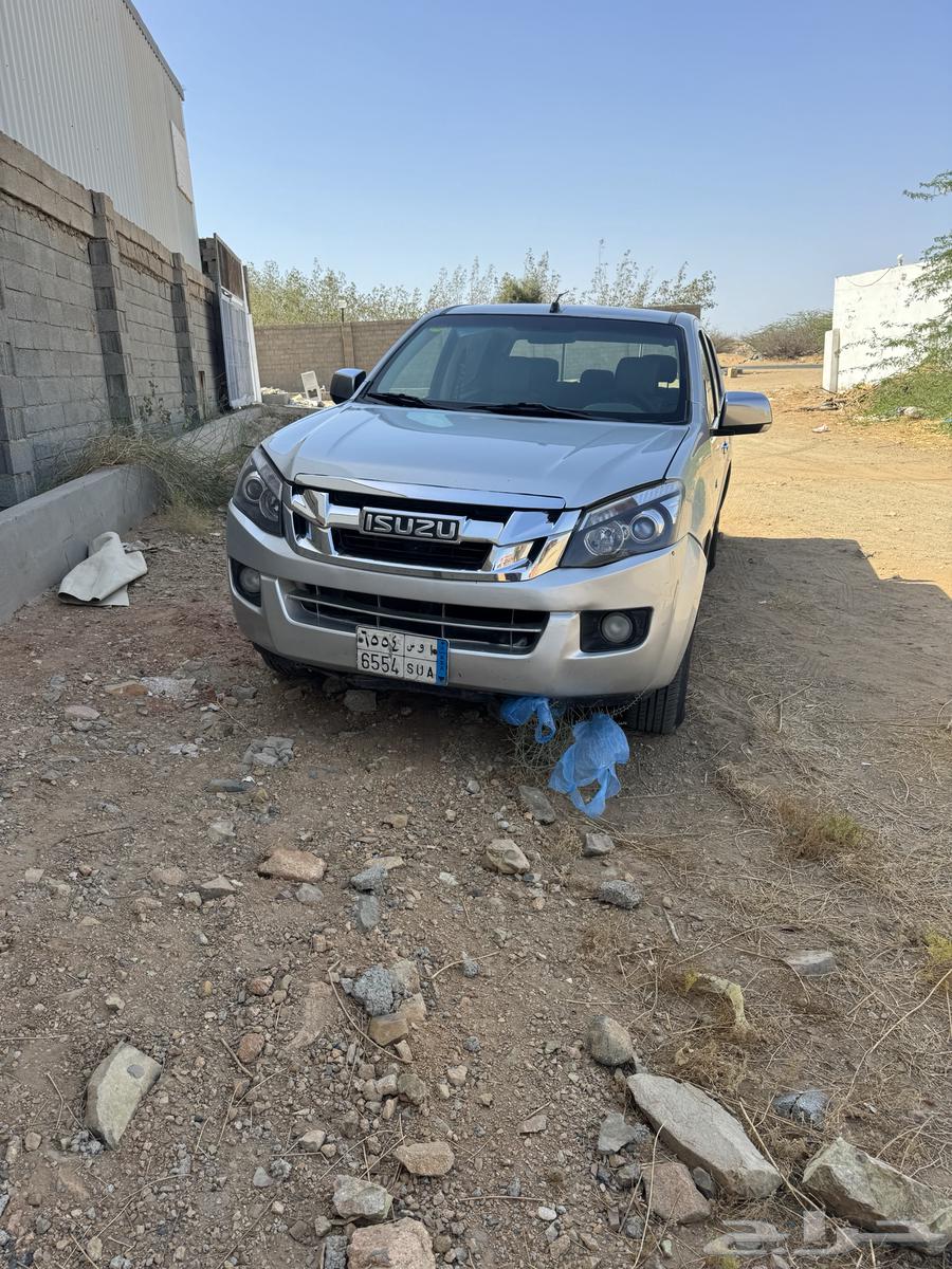I need a 2014 Isuzu model, silver color, for sale63356257895297111