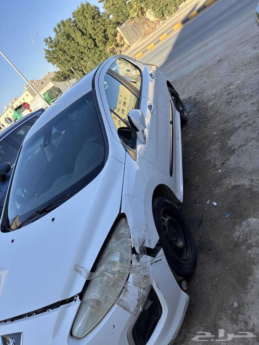 Peugeot 308 needs engine detailing due to heat.63355529772547113
