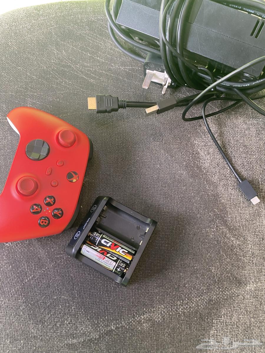Xbox controller, modern version with all its accessories63234342512898117