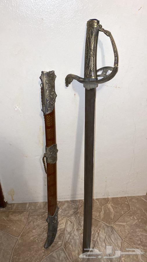 A distinctive sharp historical sword63533730320385111