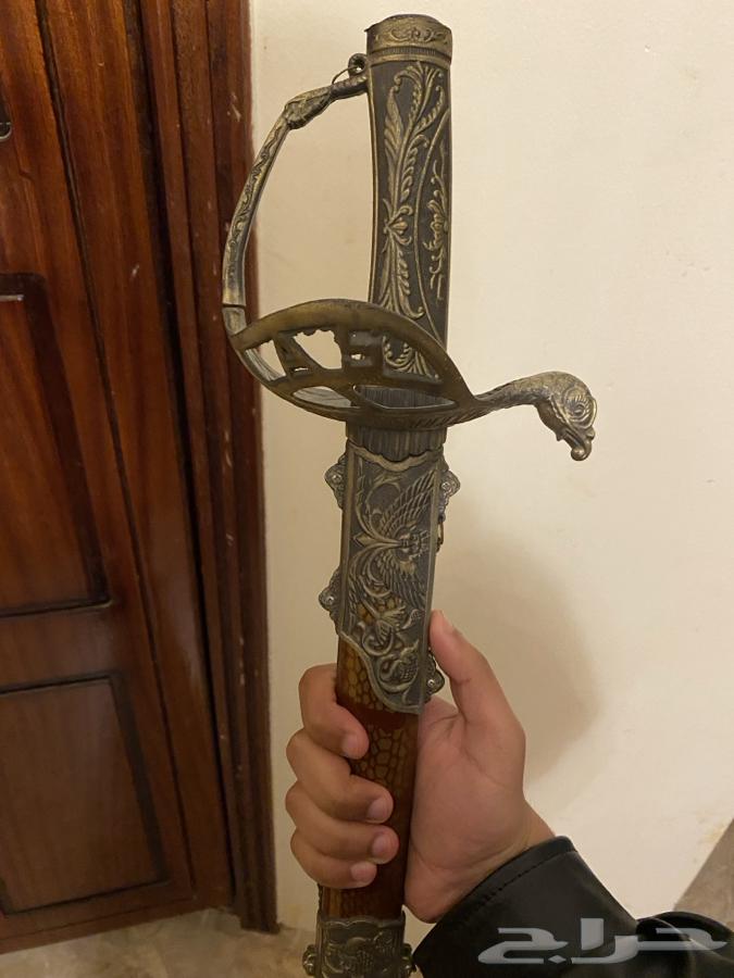 A distinctive sharp historical sword63533730320385113