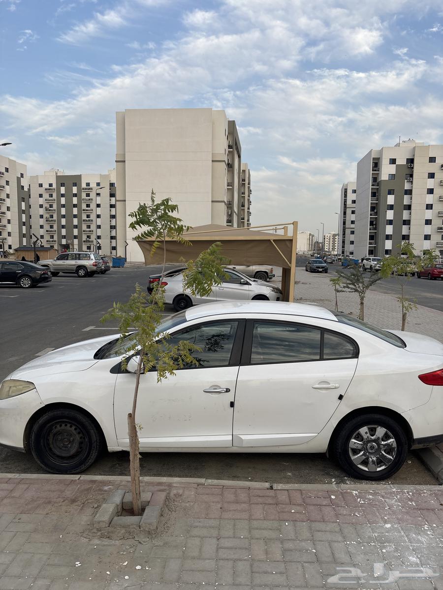 Renault 2011, engine is in good condition, transmission needs a seal replacement.63351702571393113