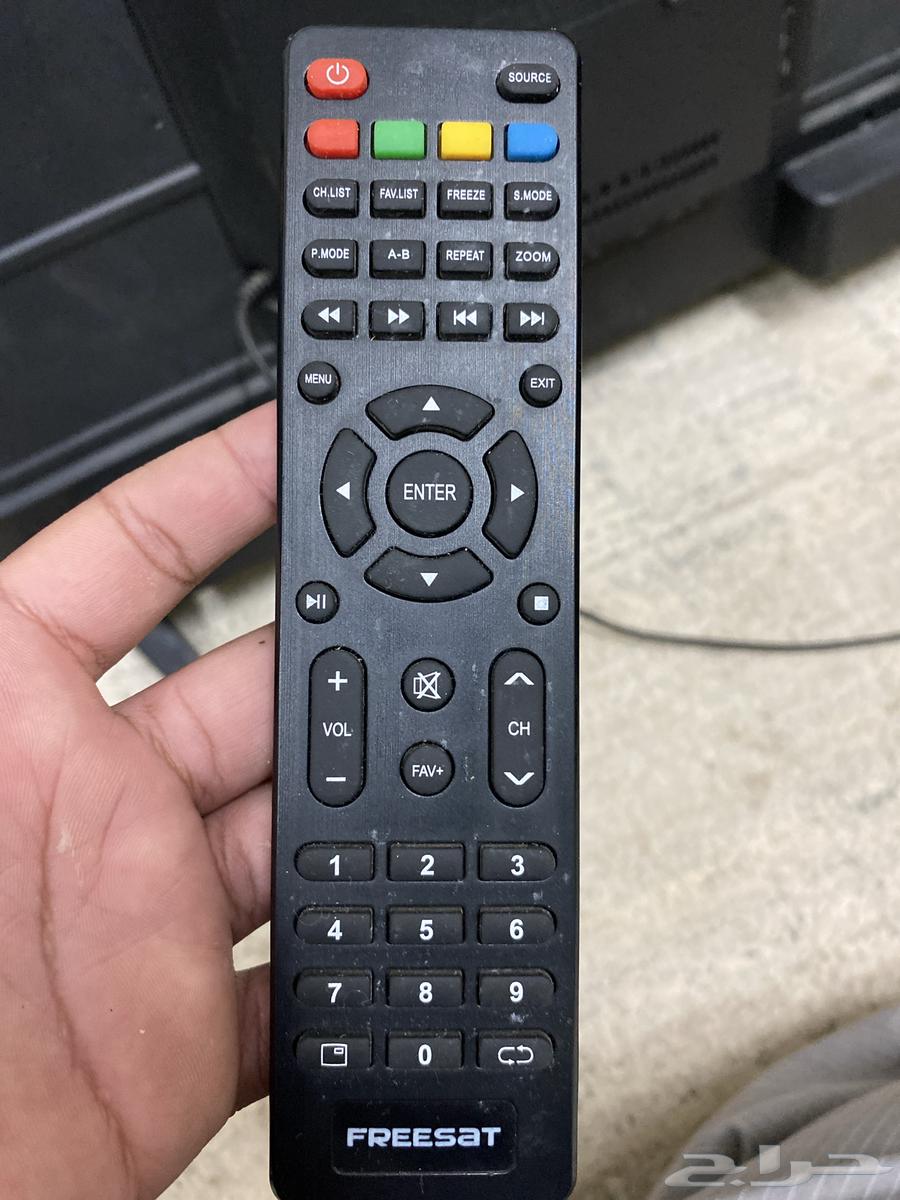 A FREESAT type screen with agency remotes, the screen is very very clean63230924582786114