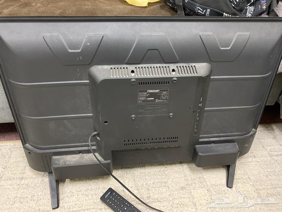 A FREESAT type screen with agency remotes, the screen is very very clean63230924582786111