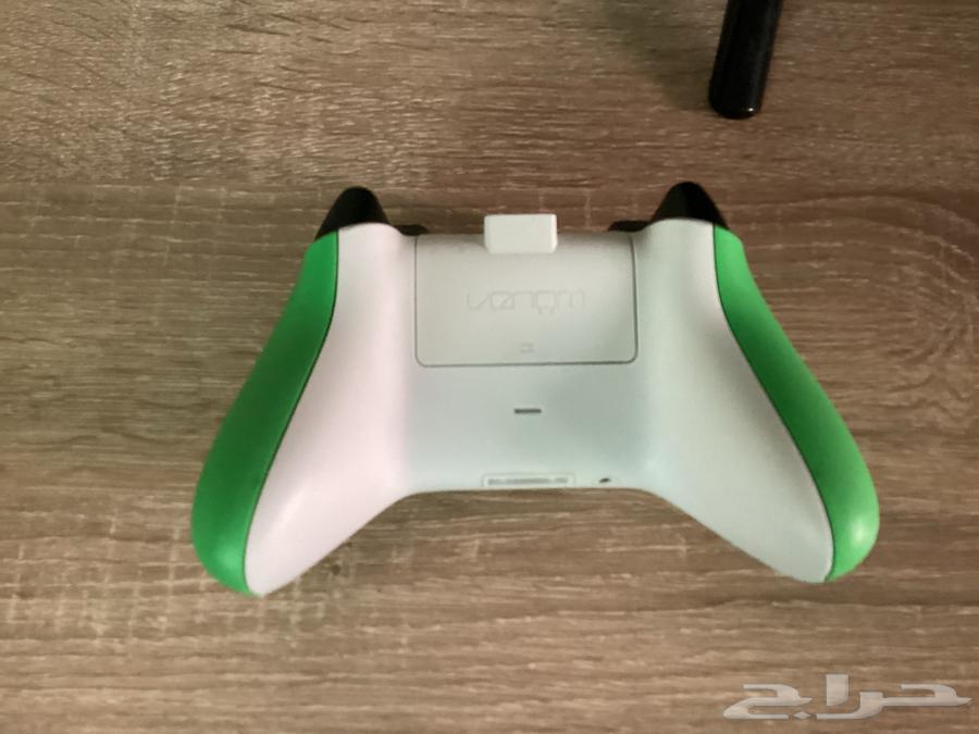 Xbox Series X controller with a rechargeable battery63231395699841112