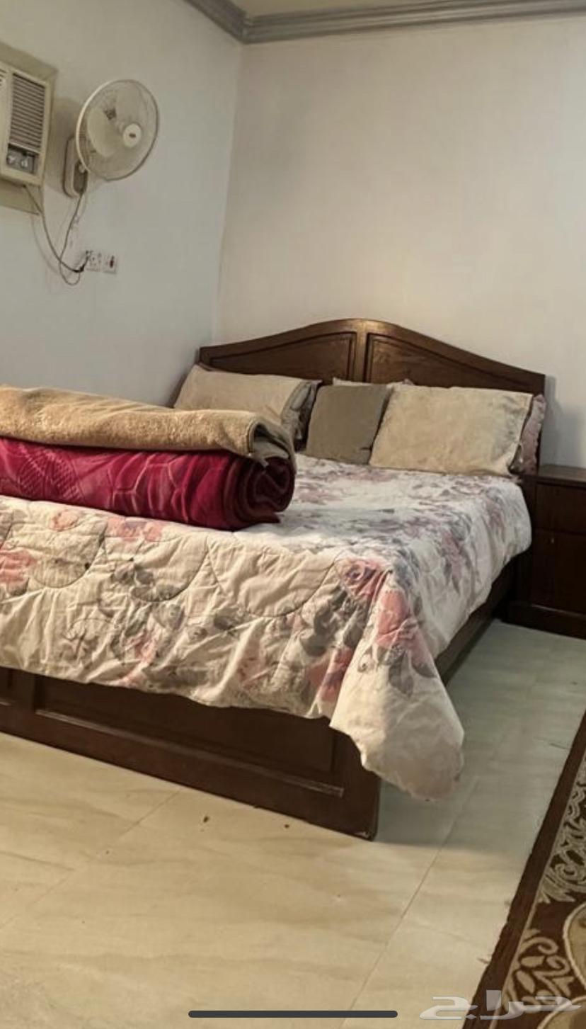 Bedroom with bed, dressing table, and 2 nightstands63532704596610119