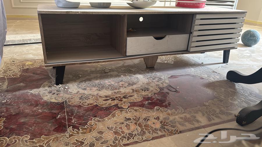 The screen table is clean and has no defects.63228017303811112