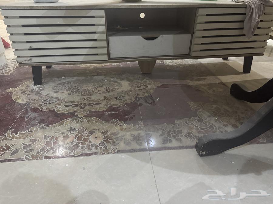 The screen table is clean and has no defects.632280173038111110