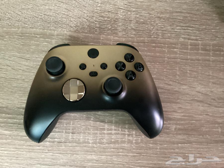 Xbox Series X controller in gold color63228523736578111
