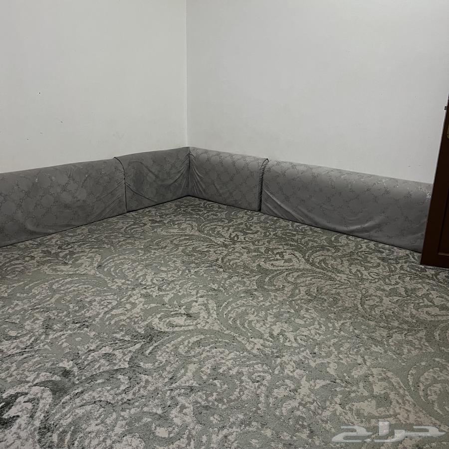 A complete living room set with cushions and a star.63227496867714113