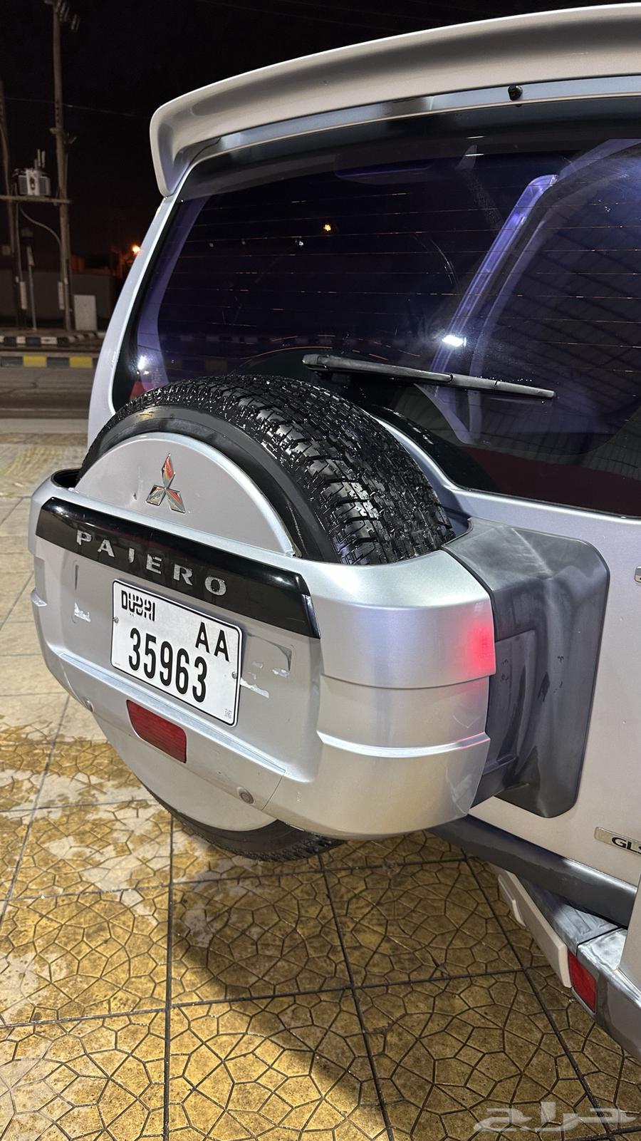 I need a Mitsubishi Pajero with an added Emirati touch.63341406726786114