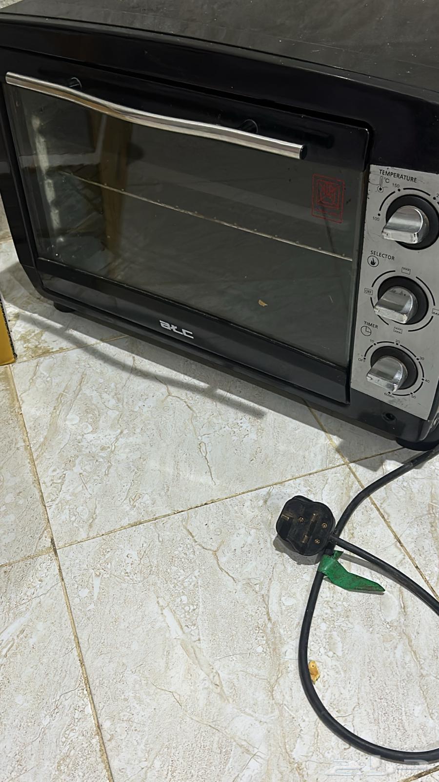 Oven with two showers and a table63221031756417112