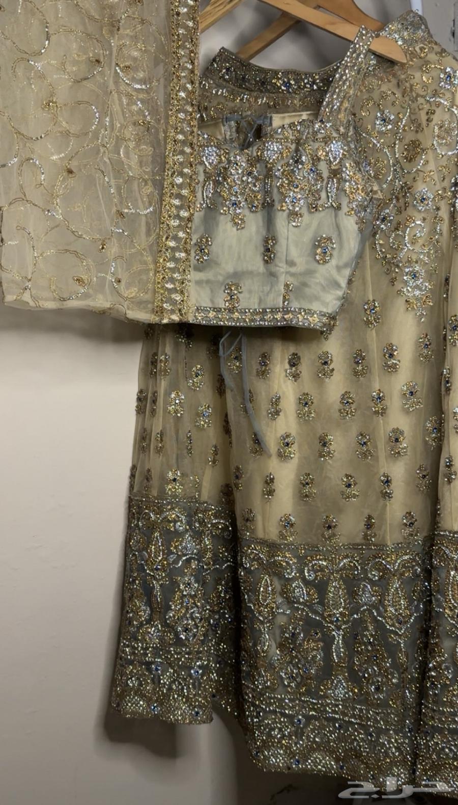 Bride's dress with clean details cost 1200, I want 80063223073552513119