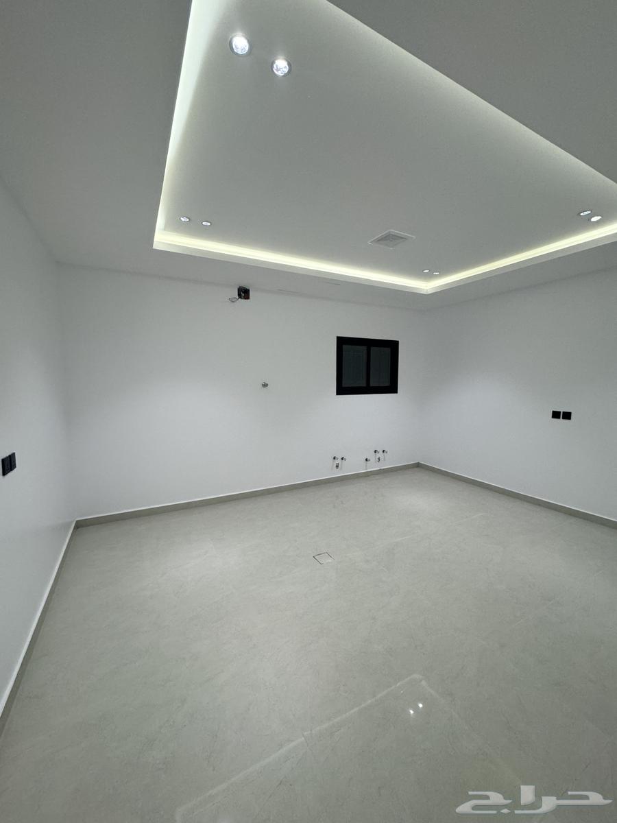 First round of sales, Al-Janaderia district, Ghuson plot63008733114370112