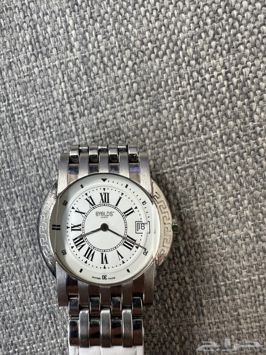 A branded watch63221566030721113