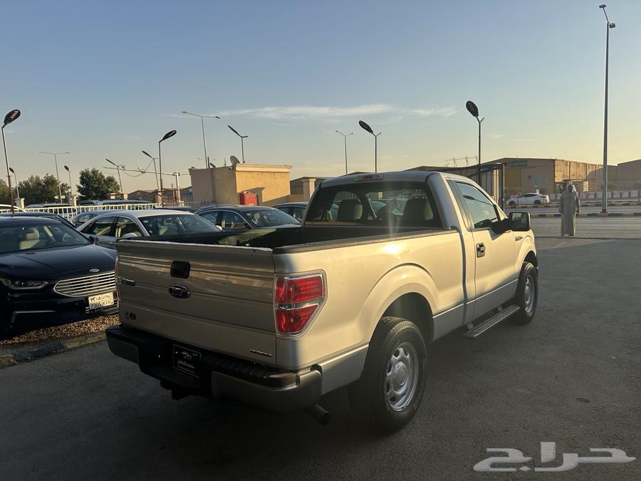 Ford F150, eight cylinders, agency, mileage 125,000 kilometers (sold)63341215814017114