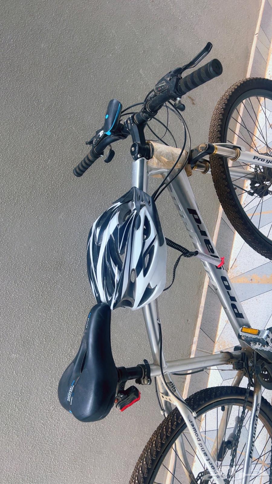A sports bike63221063795203111