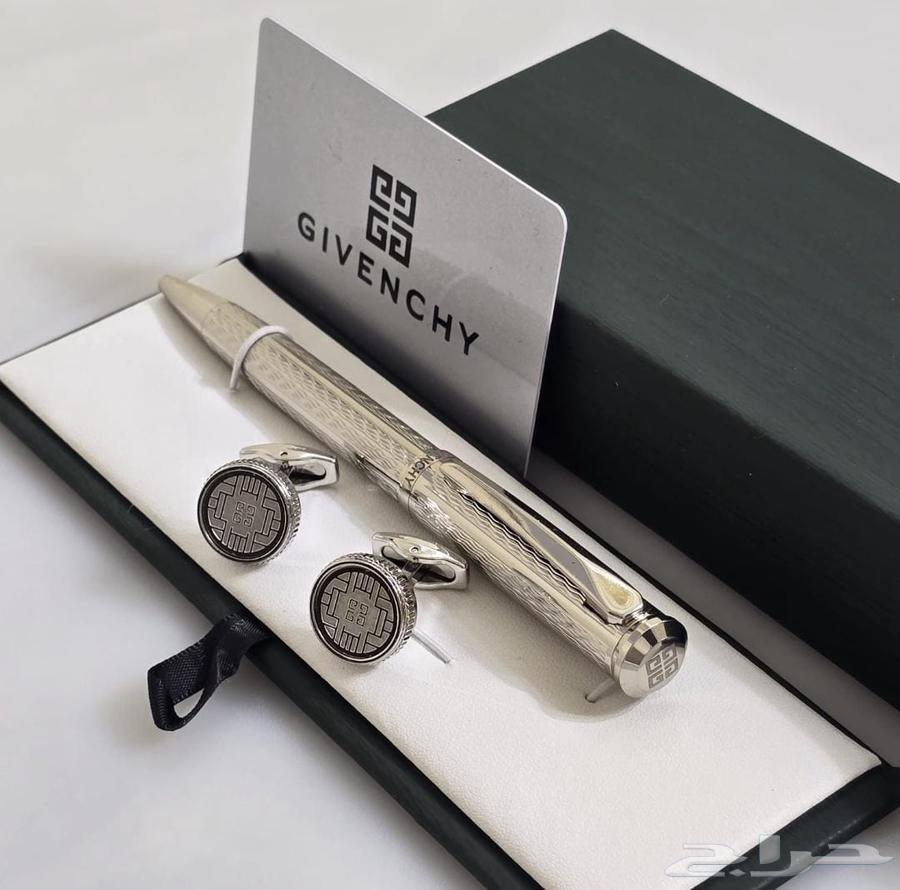 A Givenchy box of gifts63221063338242113