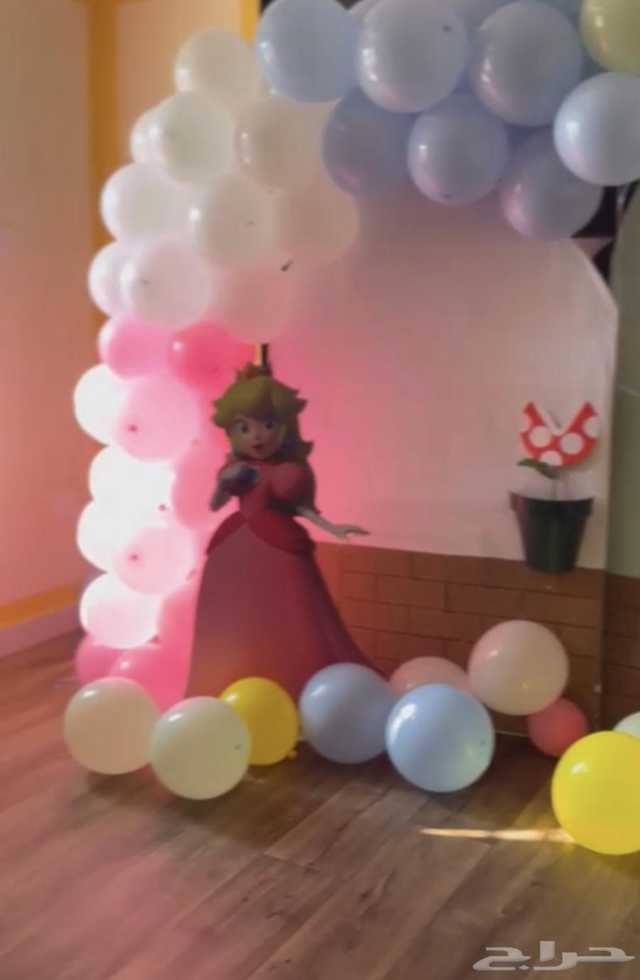 Mario and Princess party figurines63219578765954114