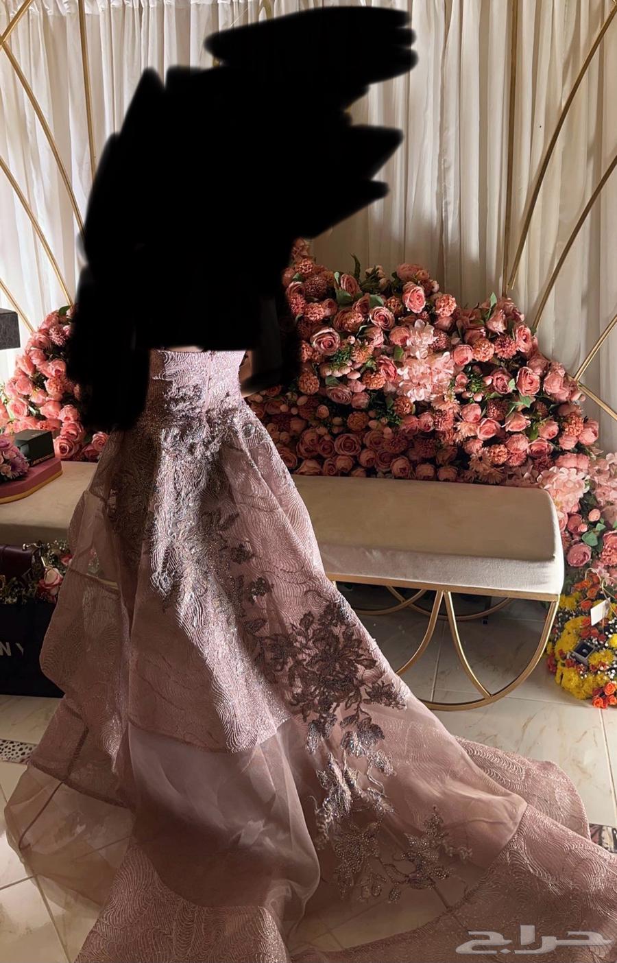 Luxurious queen or wedding dress63221052515585111