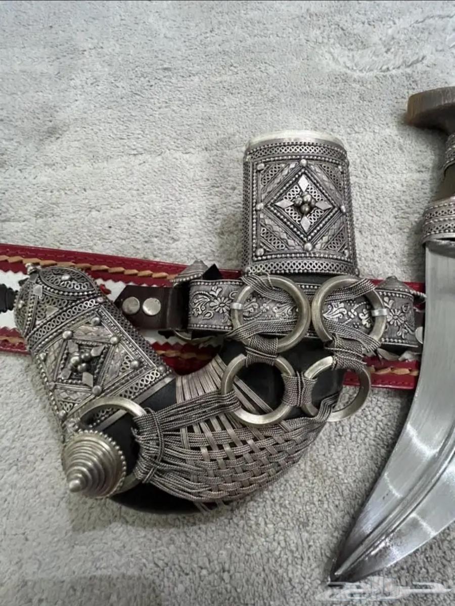 Silver dagger with an old horn-shaped handle63221053241089113