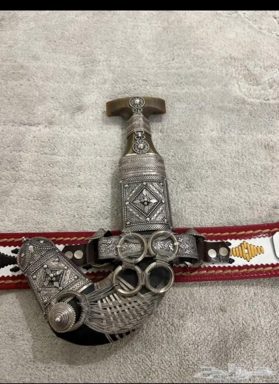 Silver dagger with an old horn-shaped handle63221053241089111