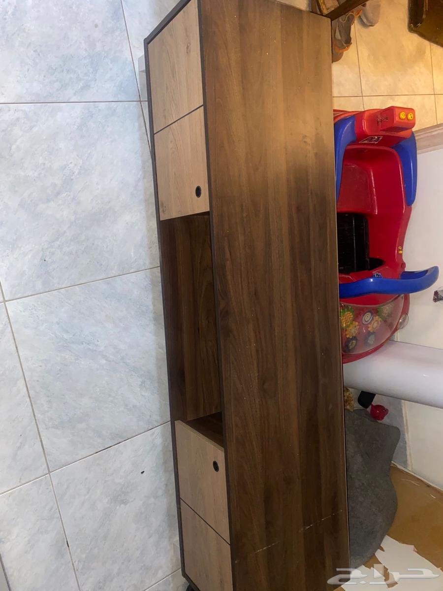 طاولة تلفزيون وكراسي شبه جديده63219015777665111