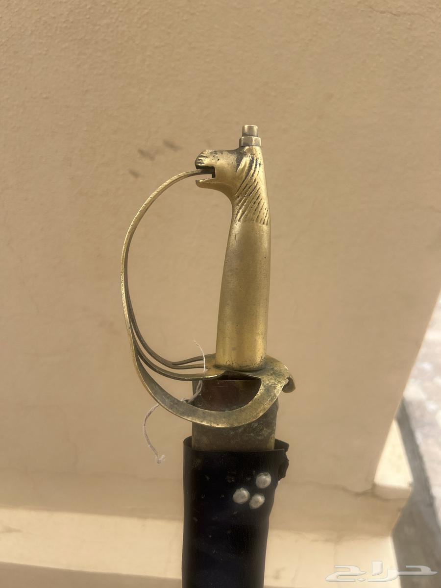 An antique sword over a hundred years old63220521636227111