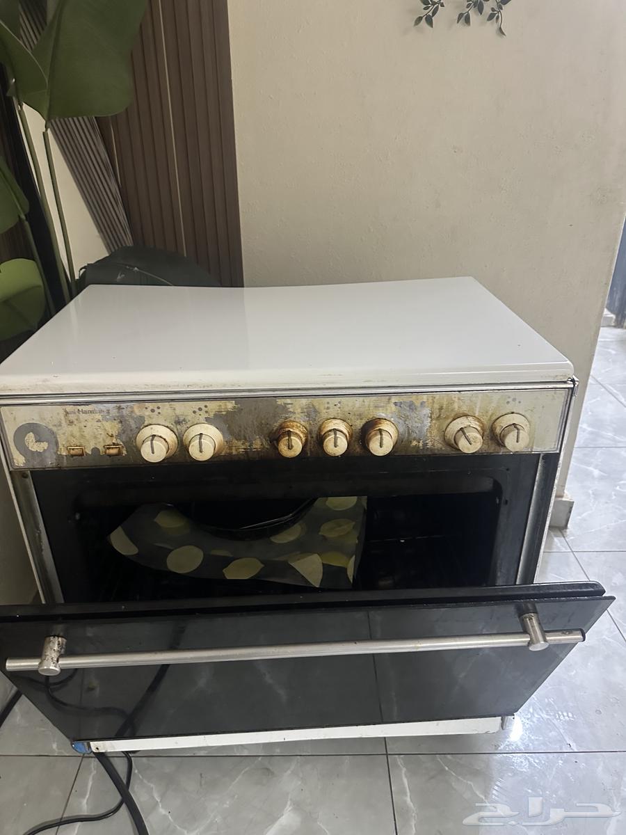 The oven is working, everything is fine, and the grill is working, but the oven door is falling off.63221035165699111