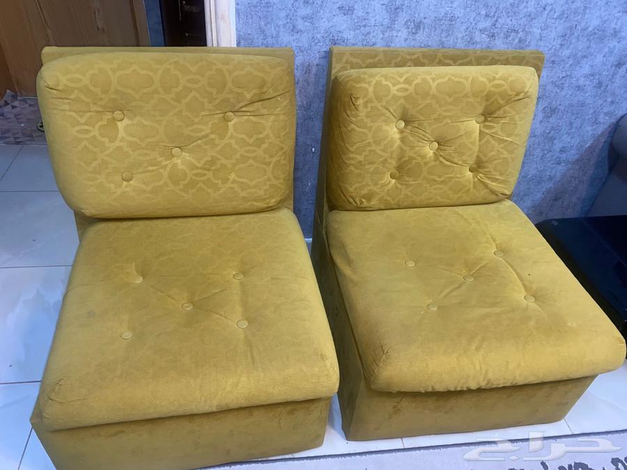 طاولة تلفزيون وكراسي شبه جديده63219015777665112