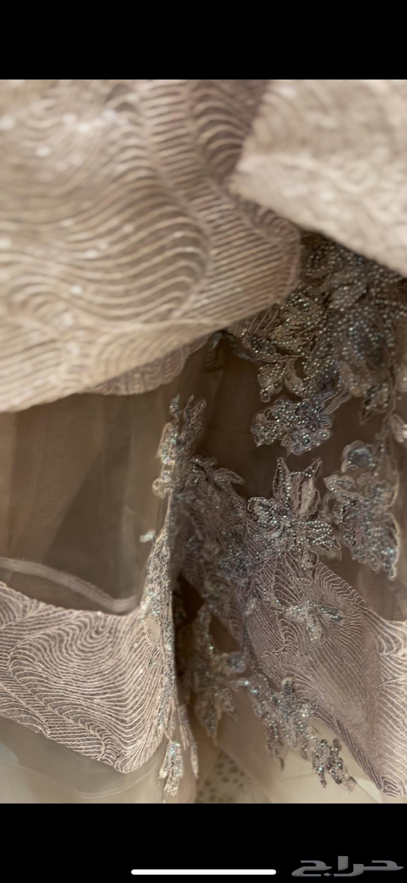 Luxurious queen or wedding dress63221052515585114