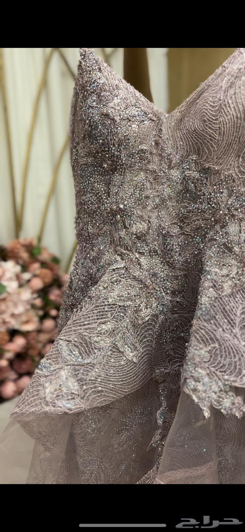 Luxurious queen or wedding dress63221052515585113