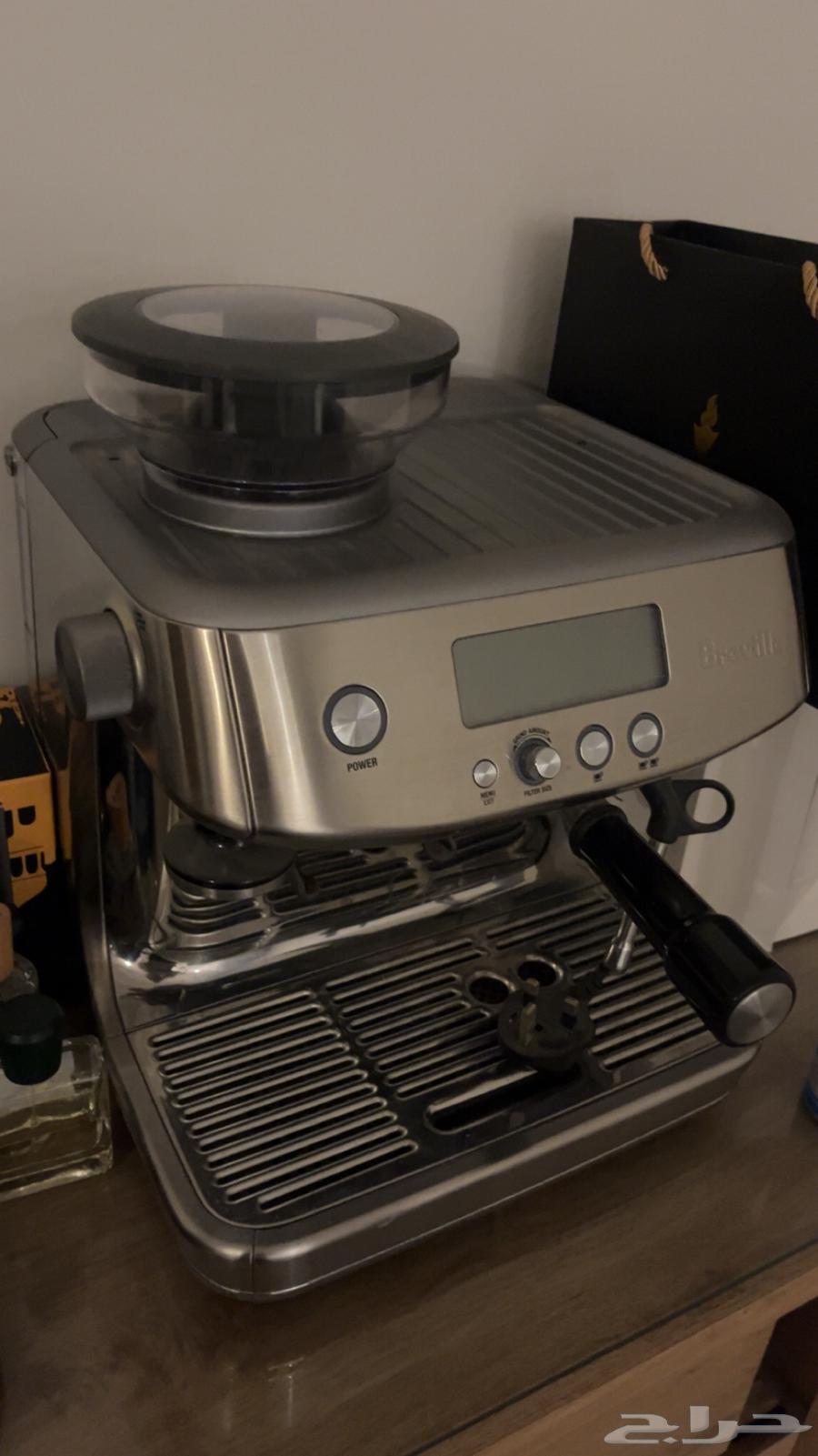 A complete table with a corner coffee machine63216569952899111