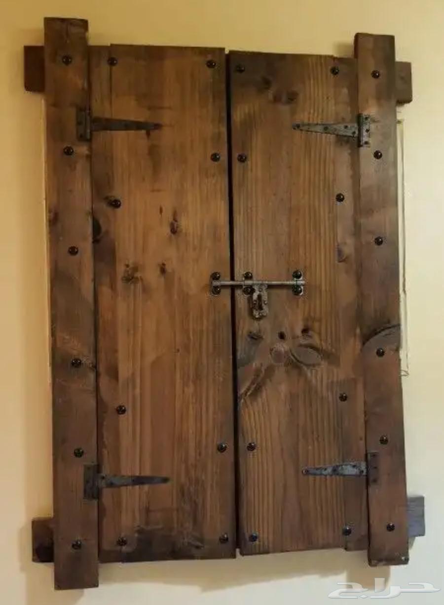 Old wooden window63218537790339113